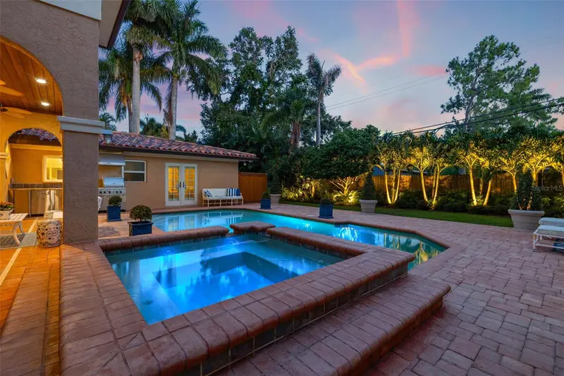 1124 Seville Ln Ne, FL