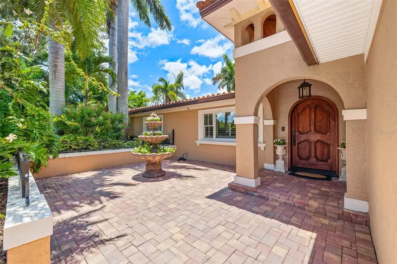 1124 Seville Ln Ne, FL