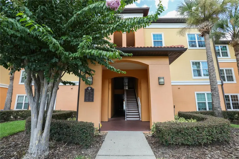 5451 Vineland Rd #2111, FL