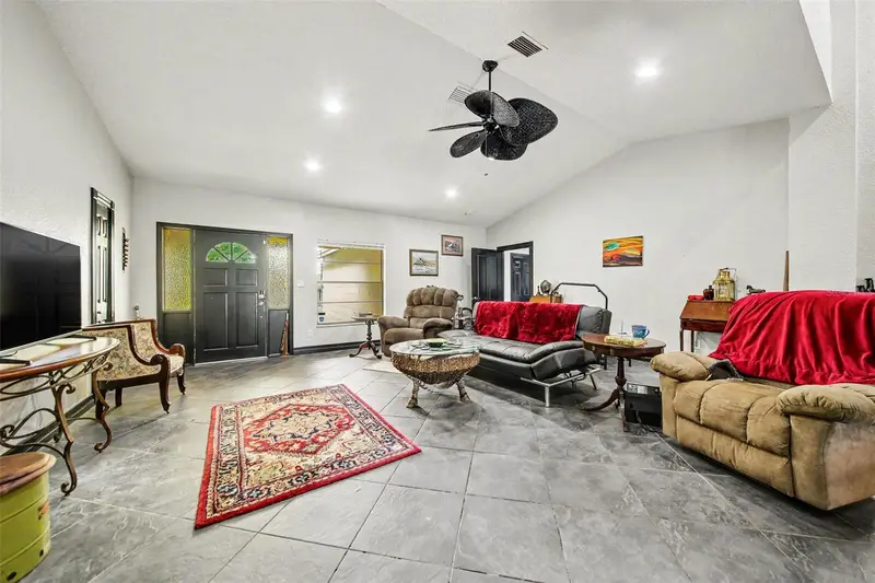 136 Habersham Dr, FL
