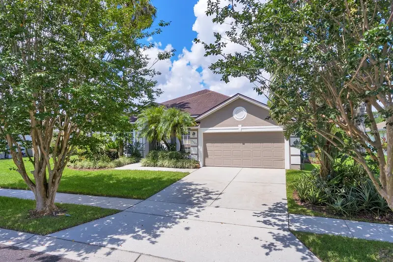 13903 Bluewater Cir, FL