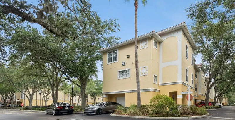 2401 Legacy Lake Dr #2401, FL