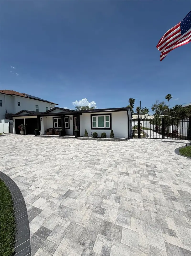 3921 Belle Vista Dr E, FL
