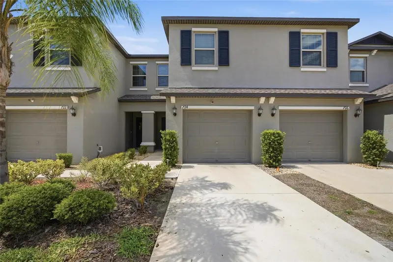 724 Royal Empress Dr, FL
