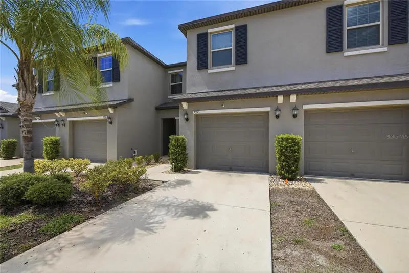 724 Royal Empress Dr, FL