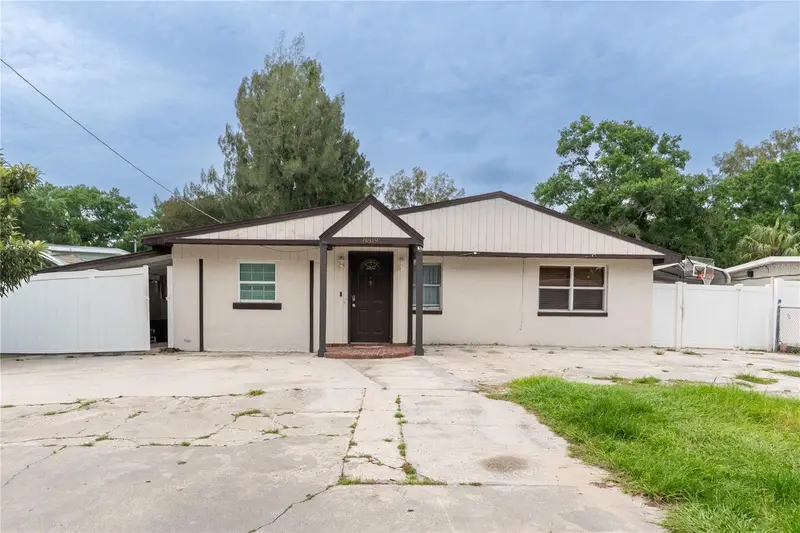 8819 W Broad St, FL