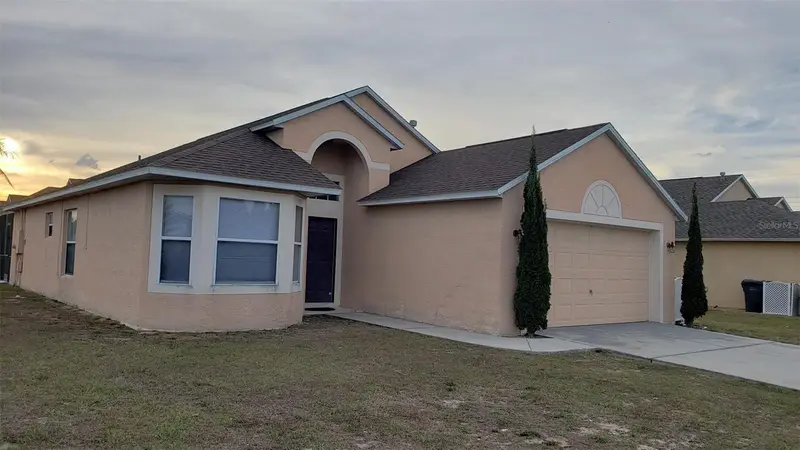 636 Majesty Dr, FL