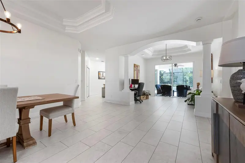 404 Golden Harbour Trl, FL