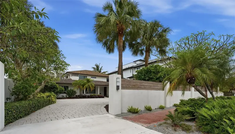 541 S Washington Dr, FL