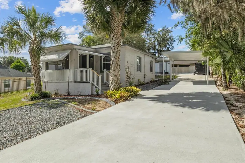 205 W Maple St, FL