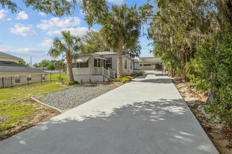 205 W Maple St, FL
