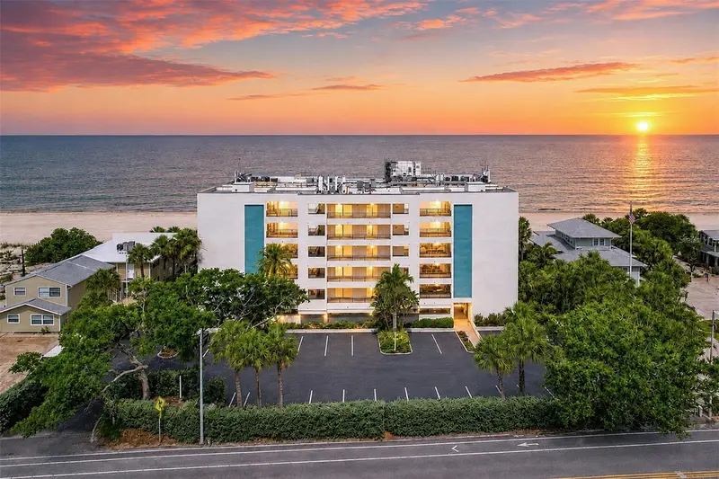 420 Gulf Blvd #202, FL