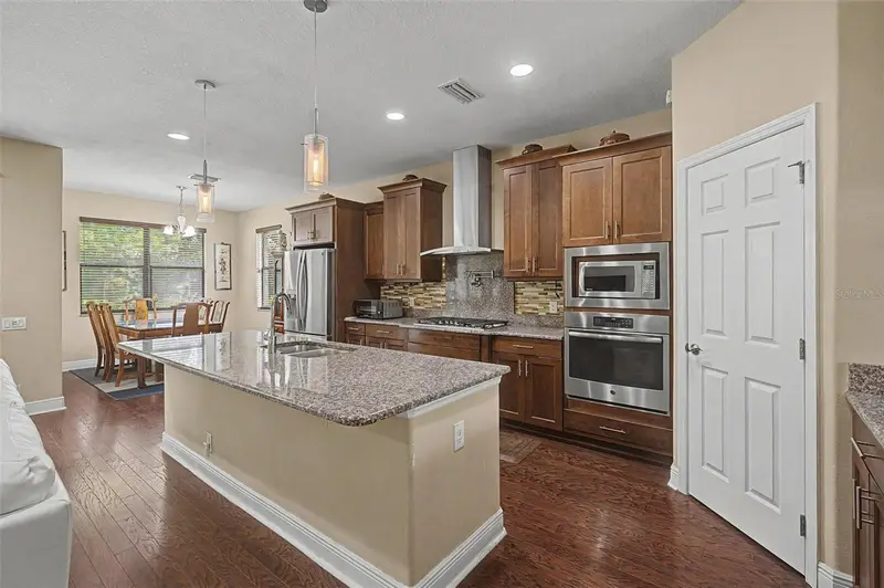 2234 Highwood Ct, FL