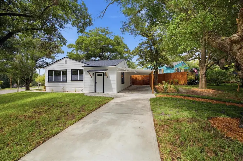 2102 E Howell St, FL