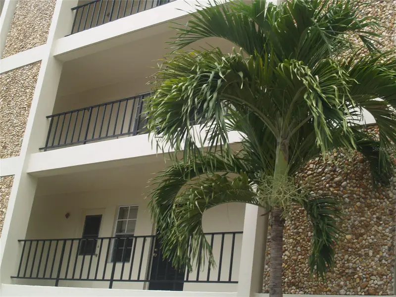 7461 W Country Club Dr N #409, FL