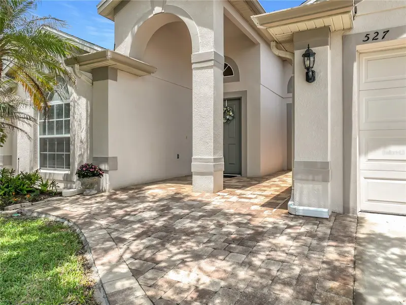 527 Canary Island Ct, FL