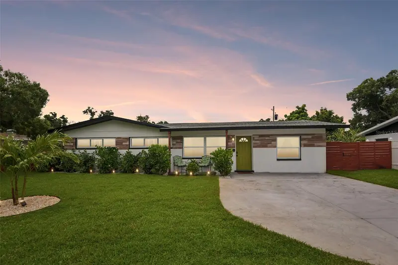 5520 24th Ter N, FL