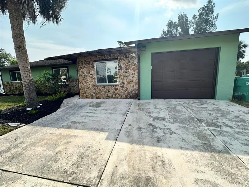 390 Kenova St, FL