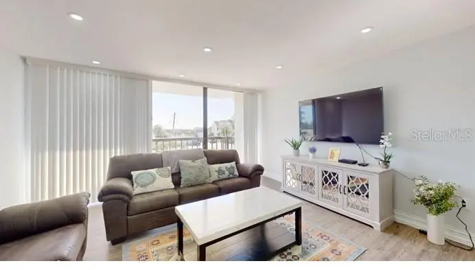 400 Island Way #210, FL