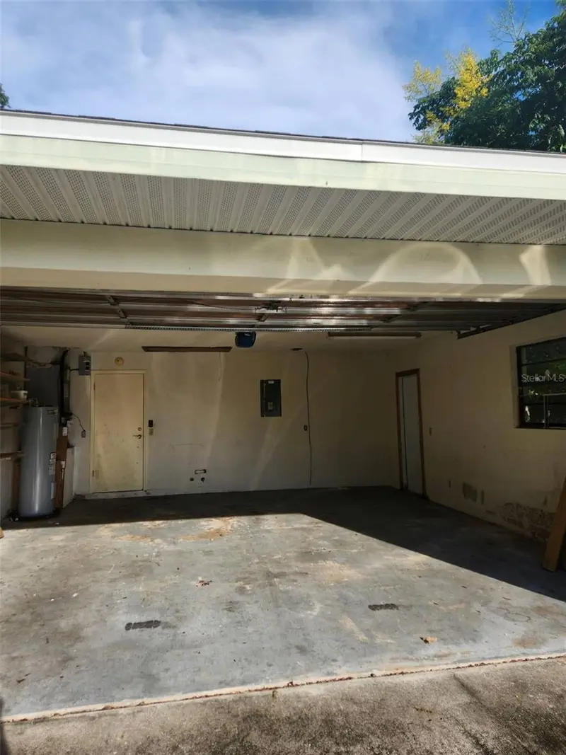 549 Burlington Ave Ne, FL