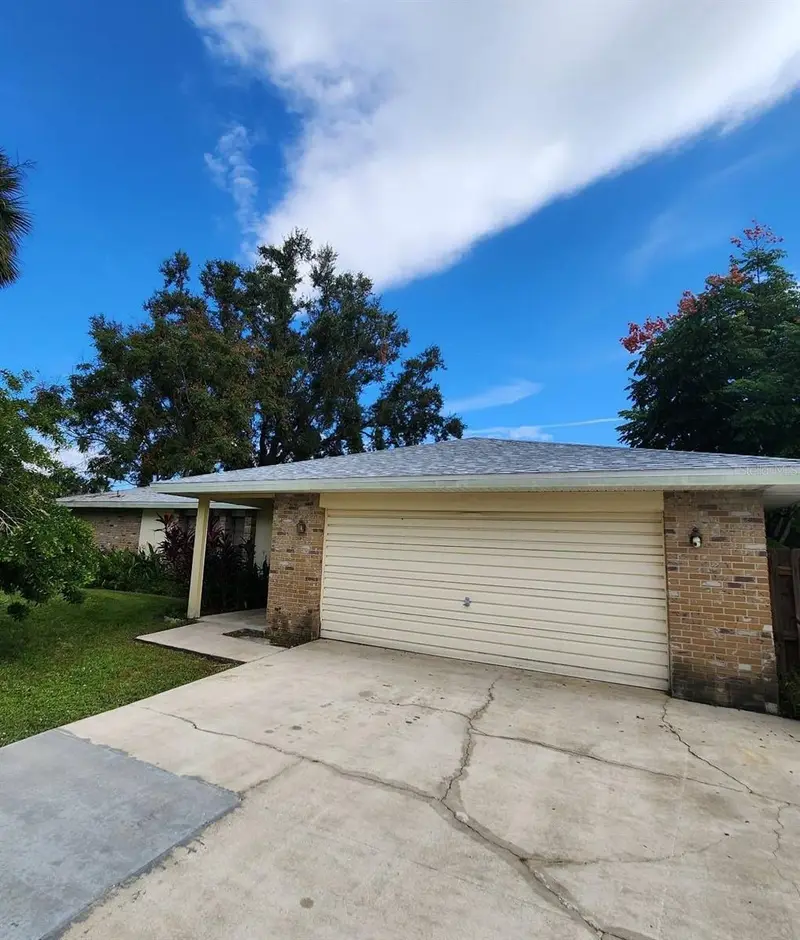 549 Burlington Ave Ne, FL
