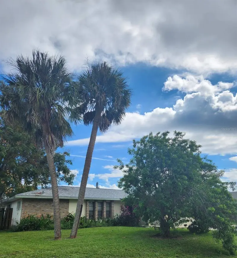 549 Burlington Ave Ne, FL