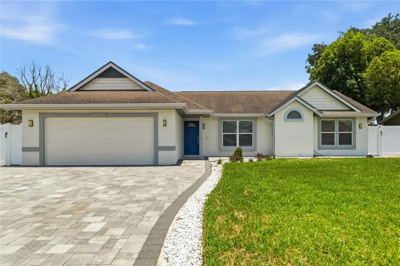 8055 Lesia Cir, FL