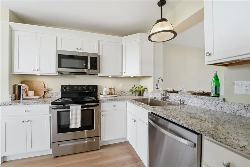 4550 Pinebrook Cir #506, FL