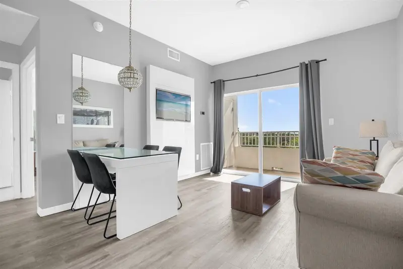 7395 Universal Blvd #402, FL