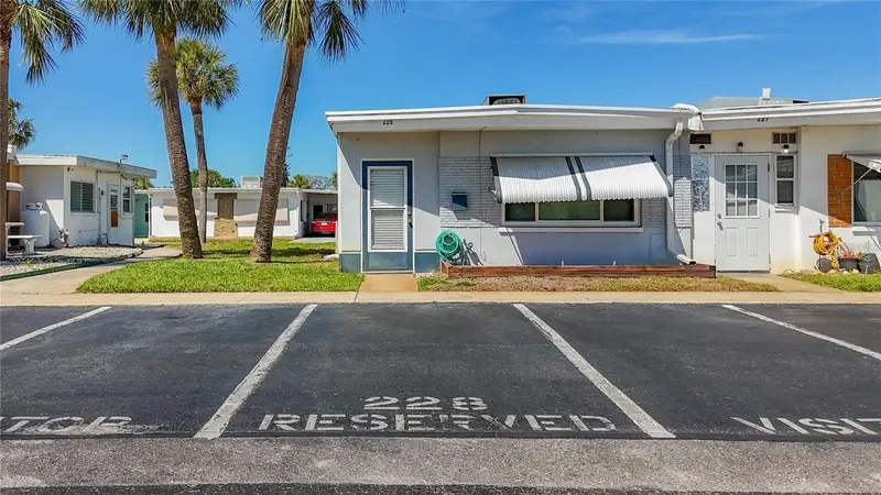250 Rosery Rd Nw #228, FL