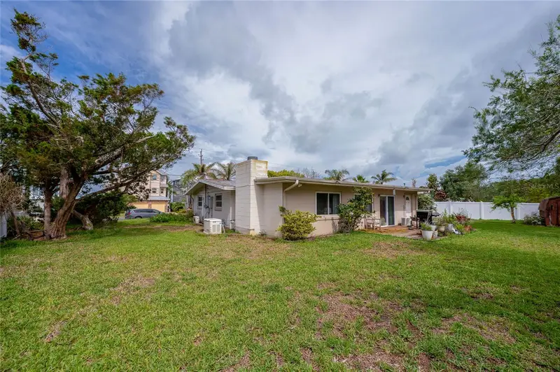 1211 N Peninsula Ave, FL