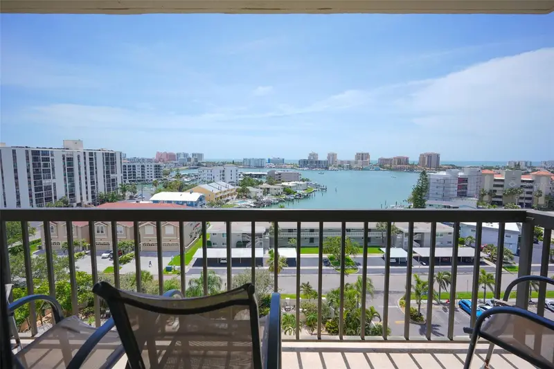 400 Island Way #1004, FL