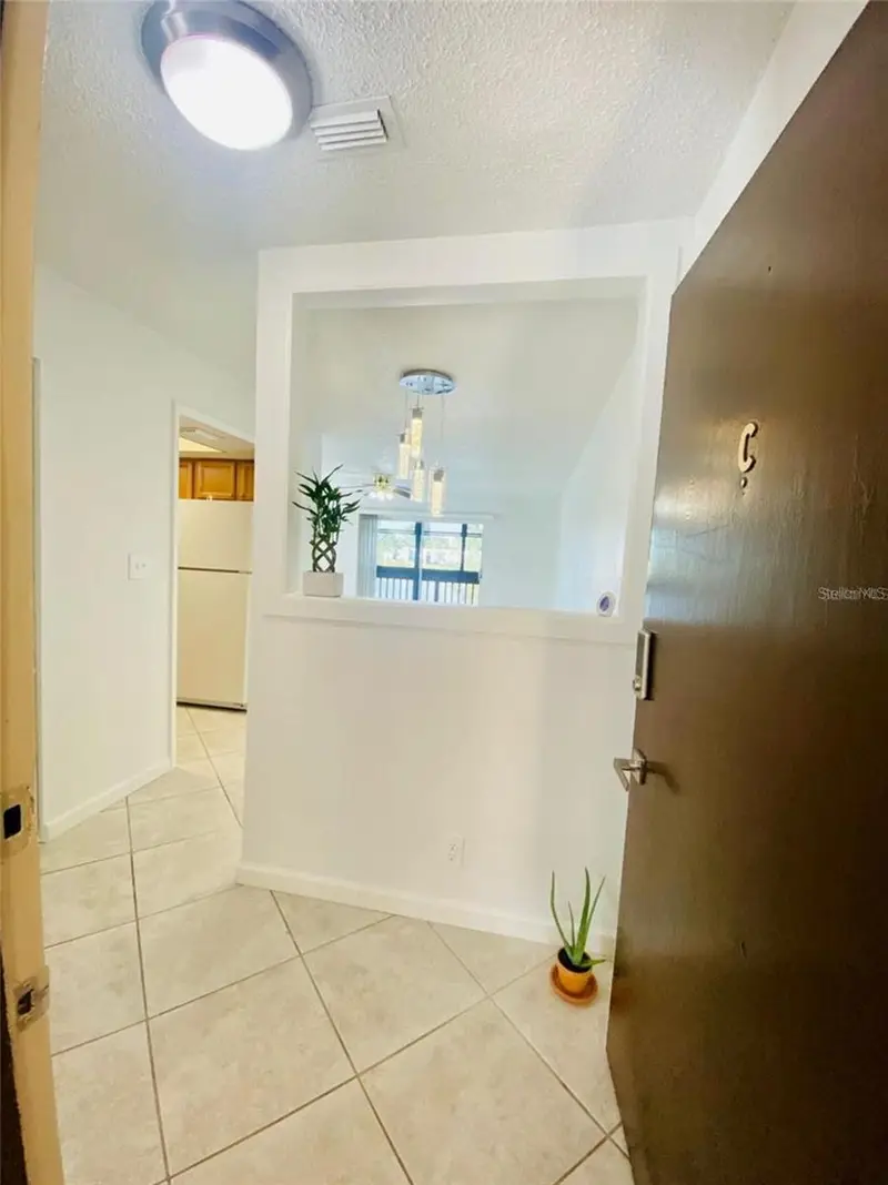 633 N Keene Rd #Apt C, FL