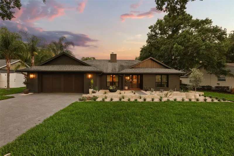 908 Versailles Cir, FL