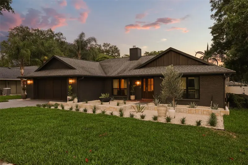 908 Versailles Cir, FL