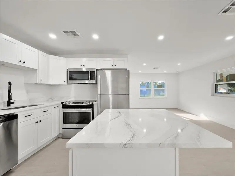 941 Kathy St, FL