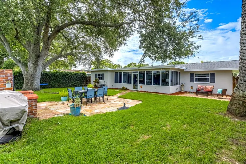1636 Leisure Dr, FL