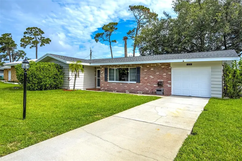 1636 Leisure Dr, FL