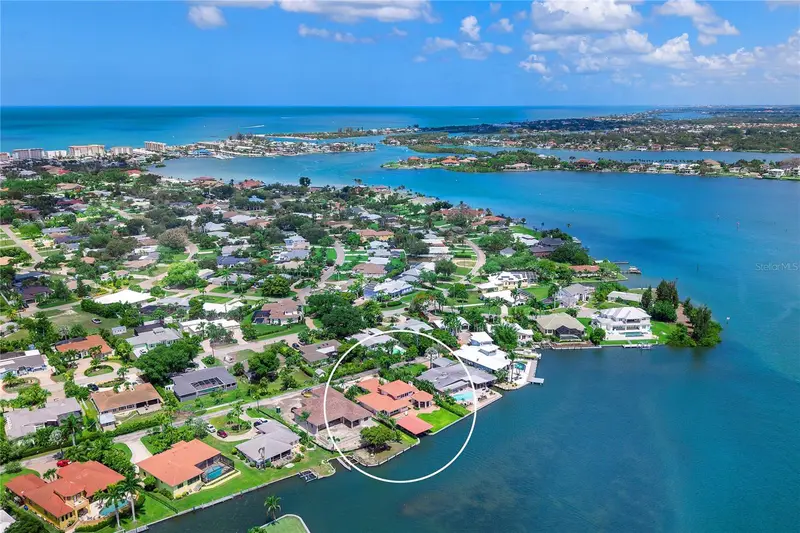 330 W Bay Dr, FL