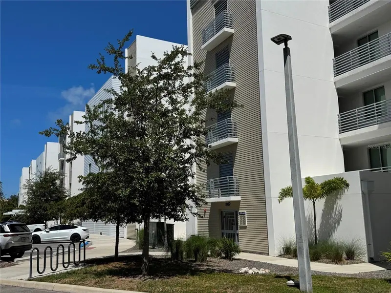 1709 N Tamiami Trl #327, FL