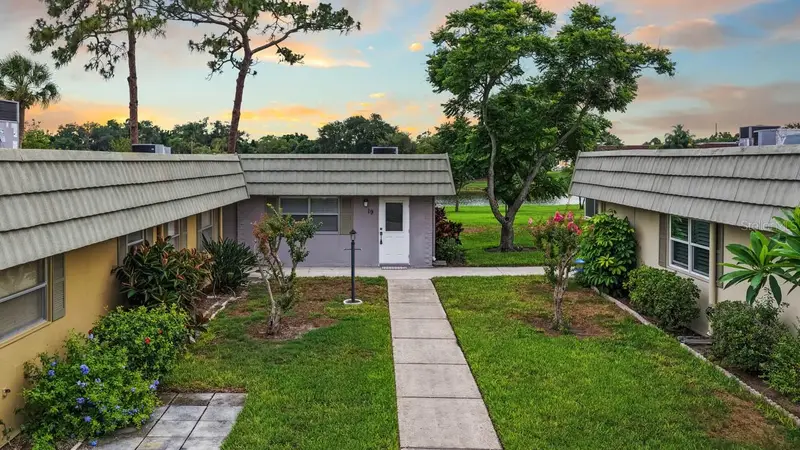 201 Kings Blvd #19, FL