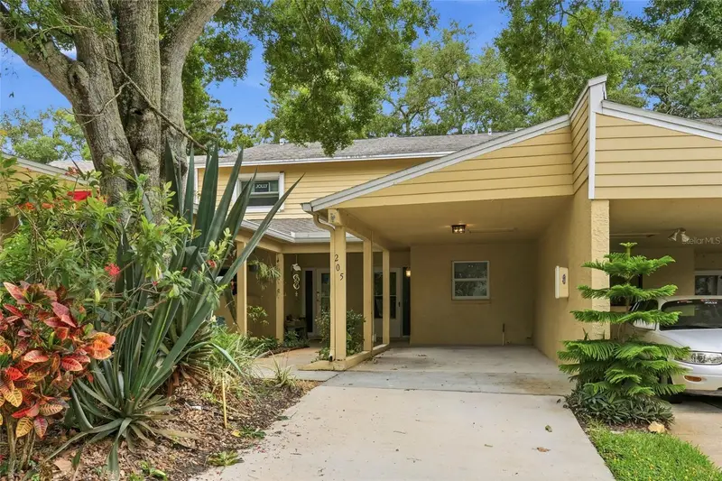 205 Somerset Ln, FL
