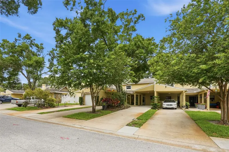 205 Somerset Ln, FL