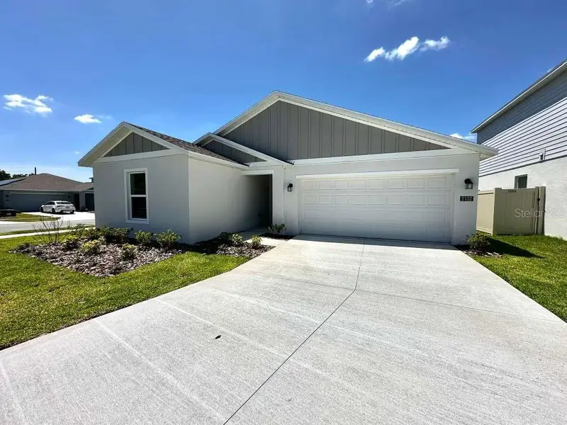 2102 Chris Dr, FL