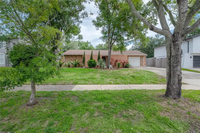8235 Vassar Cir, FL