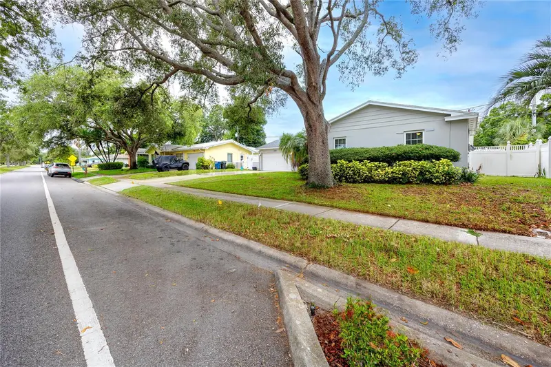 2260 Harn Blvd, FL