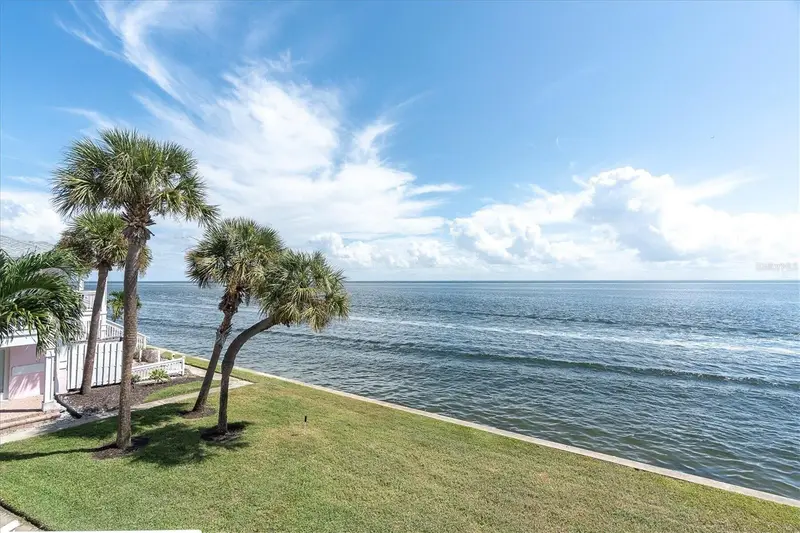 4858 Coquina Key Dr Se #D, FL