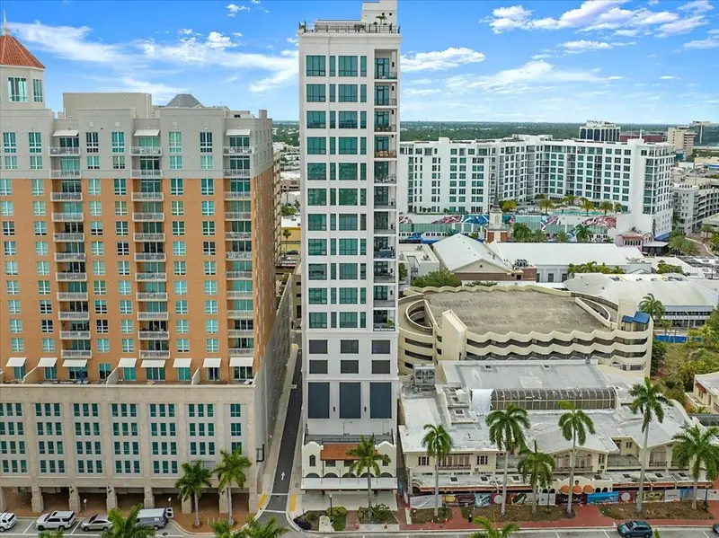 33 S Palm Ave #901, FL