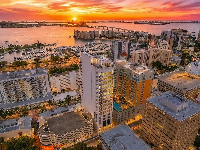 33 S Palm Ave #901, FL