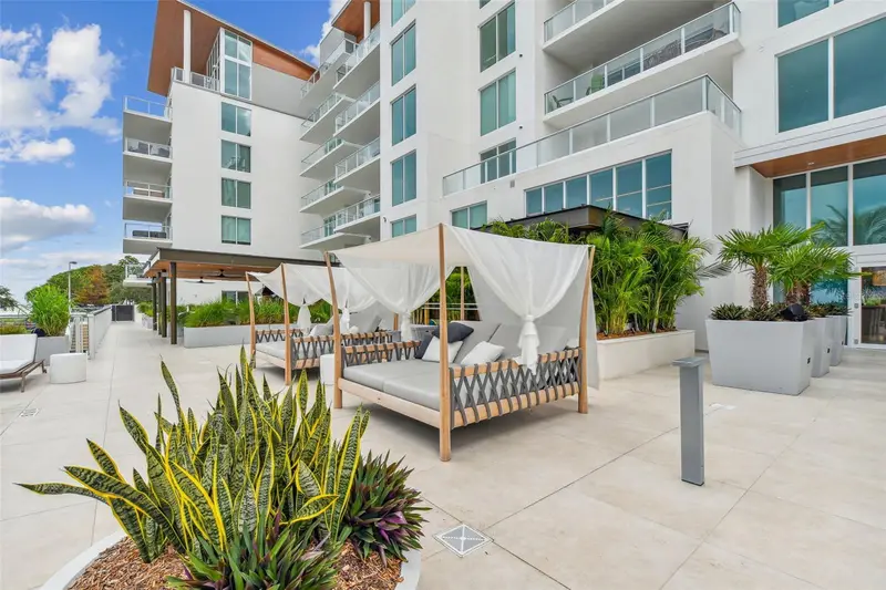1020 Sunset Point Rd #310, FL